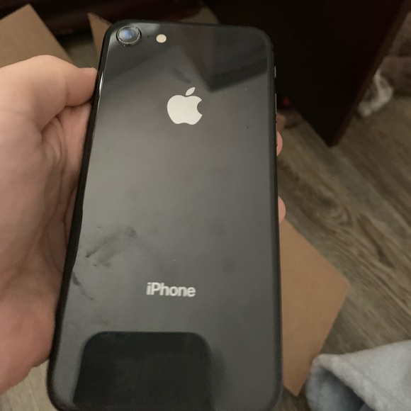 iPhone 8 - Picture 2 of 2